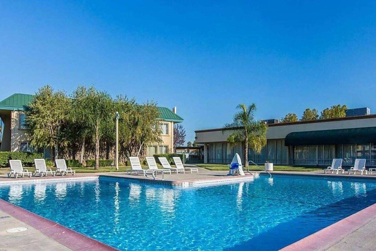 Days Inn By Wyndham Stockton Dış mekan fotoğraf