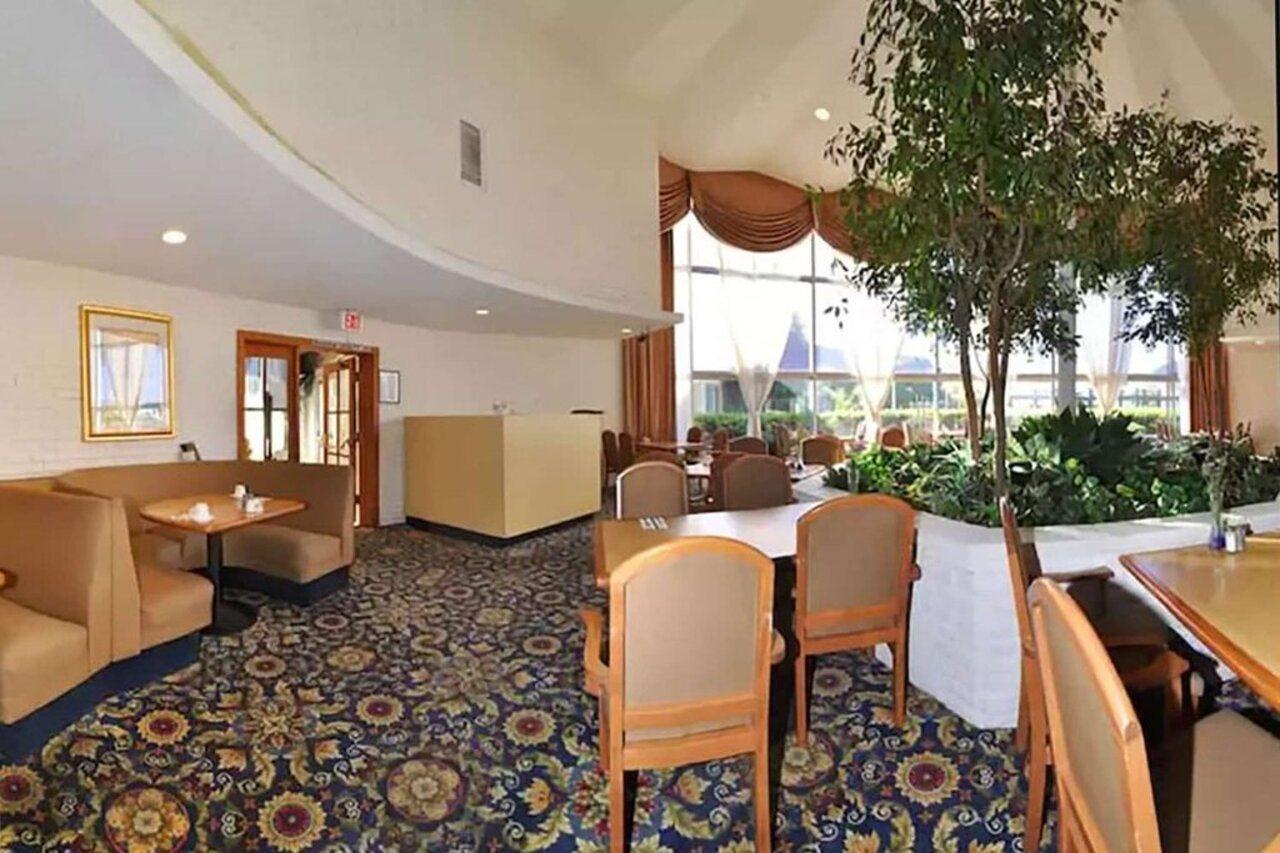 Days Inn By Wyndham Stockton Dış mekan fotoğraf
