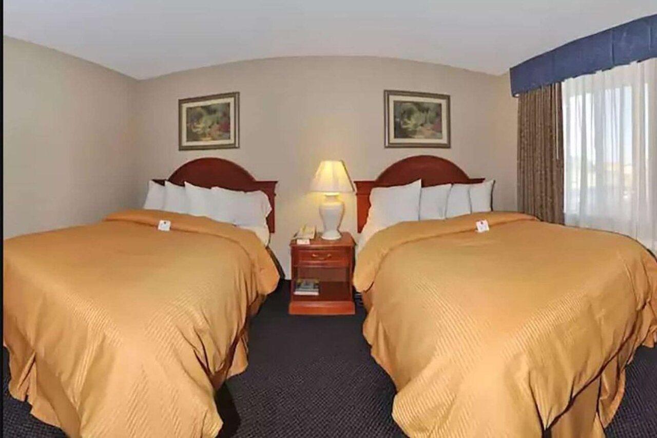 Days Inn By Wyndham Stockton Dış mekan fotoğraf
