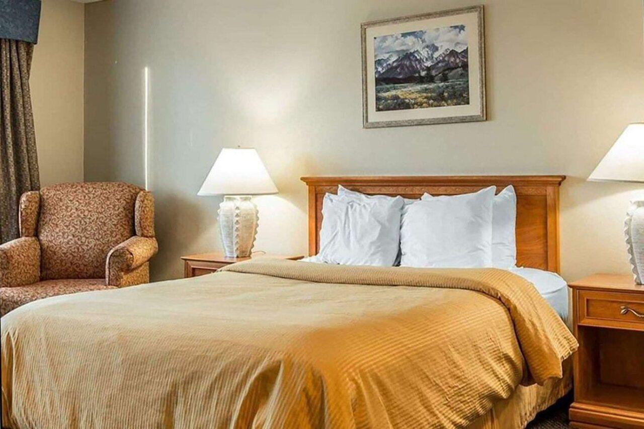 Days Inn By Wyndham Stockton Dış mekan fotoğraf