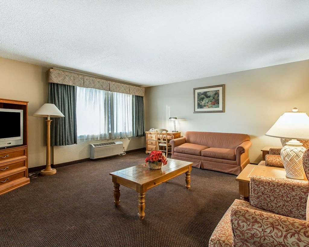 Days Inn By Wyndham Stockton Dış mekan fotoğraf