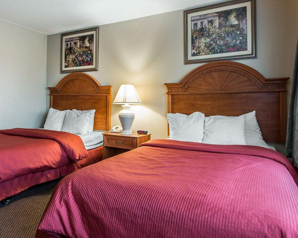 Days Inn By Wyndham Stockton Dış mekan fotoğraf